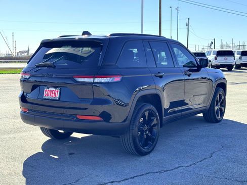 Used 2023 Jeep Grand Cherokee Limited w/ Black Appearance Package image 6