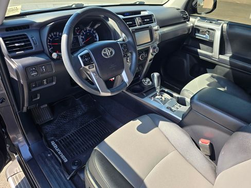 Used 2018 Toyota 4Runner SR5 Premium AWD/4WD image 2