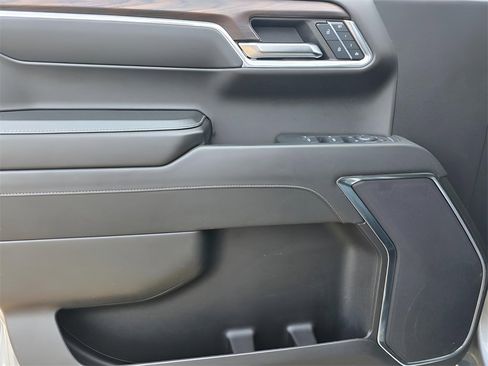 Used 2024 GMC Sierra 1500 SLT image 19