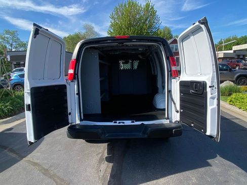 Used 2021 Chevrolet Express 2500 w/ Driver Convenience Package RWD image 10