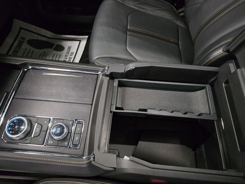 Used 2023 Ford Expedition Platinum image 29