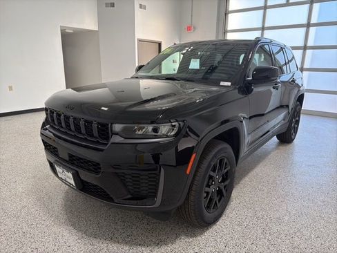New 2026 Jeep Grand Cherokee Altitude image 7