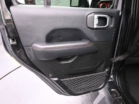Used 2018 Jeep Wrangler Unlimited Rubicon w/ Dual Top Group AWD/4WD image 22