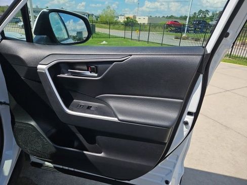 Used 2024 Toyota RAV4 XLE FWD image 29