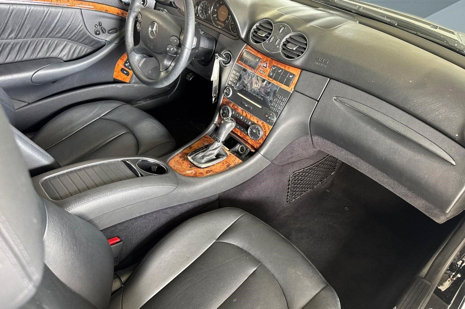 Used 2007 Mercedes-Benz CLK 350 Coupe image 30