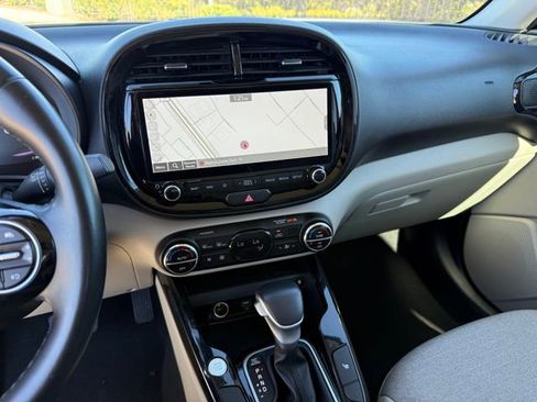 Used 2023 Kia Soul EX image 18