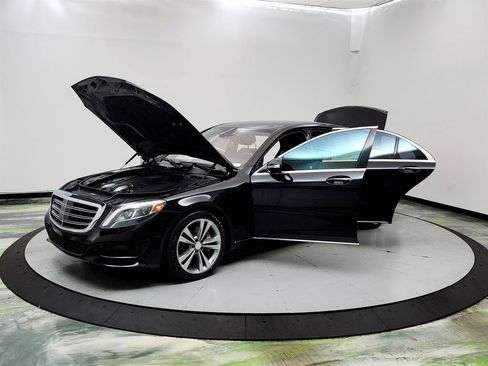 Used 2015 Mercedes-Benz S 550 Sedan w/ Premium 1 Package image 9