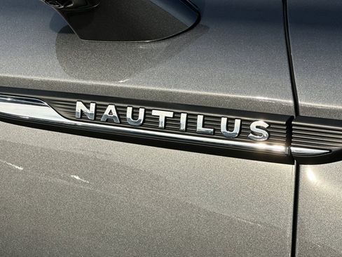 Used 2022 Lincoln Nautilus Reserve w/ Equipment Group 202A image 27