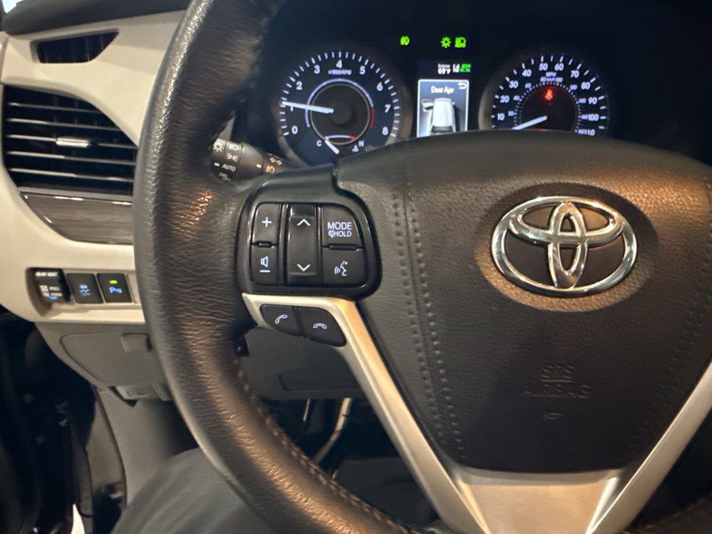 Used 2020 Toyota Sienna XLE w/ XLE Navigation Package AWD/4WD image 35