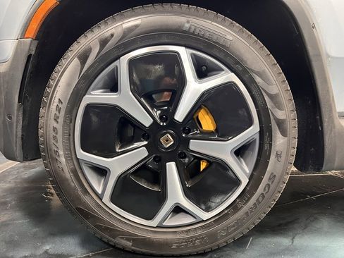 Used 2024 Rivian R1S Adventure image 6