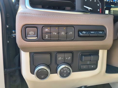 Used 2021 GMC Yukon Denali w/ Denali Ultimate Package RWD image 18