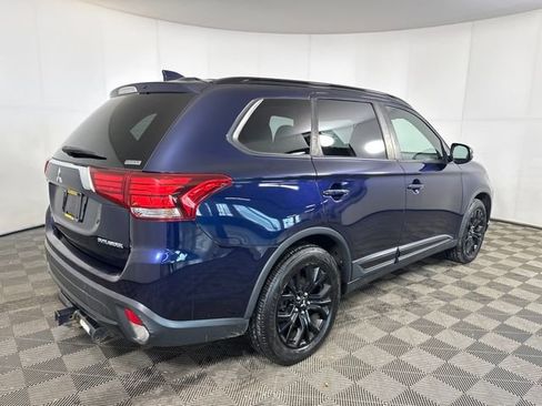Used 2018 Mitsubishi Outlander LE image 3