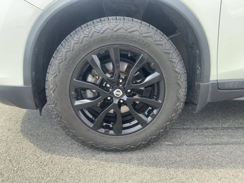 Used 2018 Nissan Rogue SV w/ Premium Package image 14