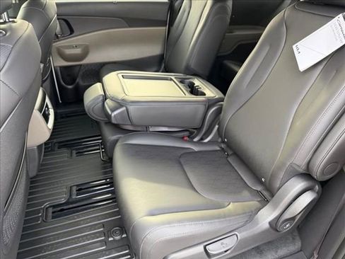 New 2026 Kia Carnival EX image 11