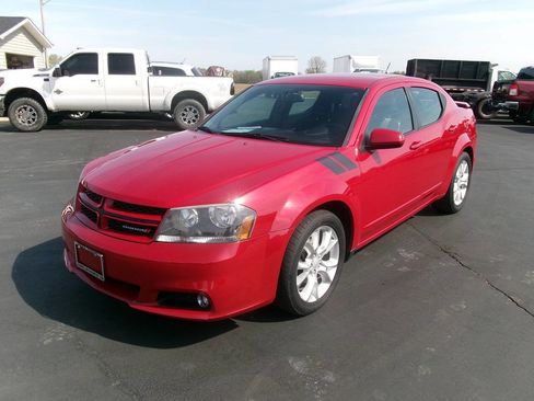 Used 2014 Dodge Avenger R/T image 2