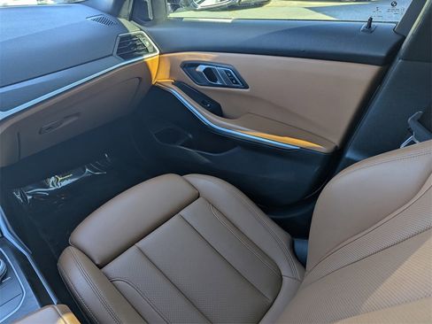 Used 2022 BMW 330i Sedan w/ M Sport Package image 8