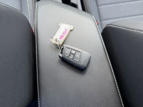 Used 2025 Volkswagen Jetta SE image 22