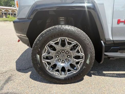 Certified 2025 GMC Hummer EV 3X w/ Battery Pack, 24 Module Pack AWD/4WD image 9