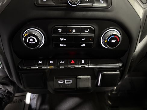 Certified 2022 Chevrolet Silverado 1500 Custom image 20