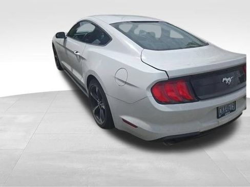 Used 2018 Ford Mustang Coupe RWD image 3