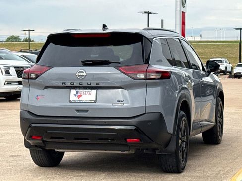 Used 2023 Nissan Rogue SV w/ SV Premium B Package image 9