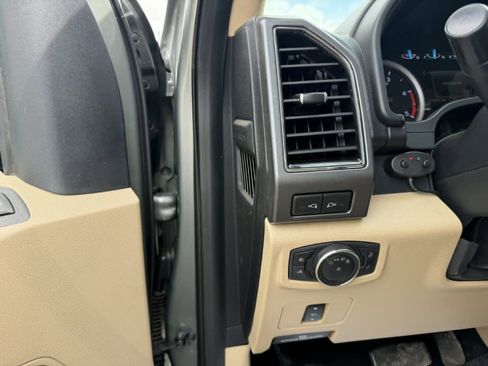 Used 2019 Ford F250 XLT w/ XLT Premium Package AWD/4WD image 19