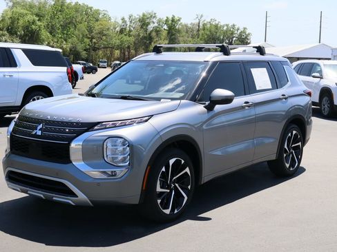 Used 2022 Mitsubishi Outlander SEL image 3