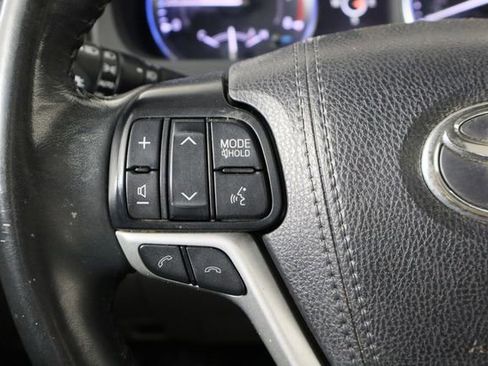 Used 2019 Toyota Highlander XLE image 10