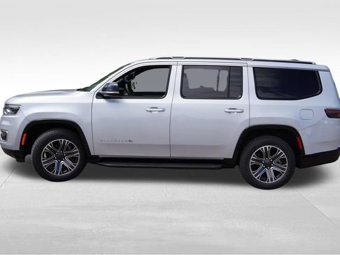 Certified 2024 Jeep Wagoneer Series II w/ Flexible Seating Group AWD/4WD image 9