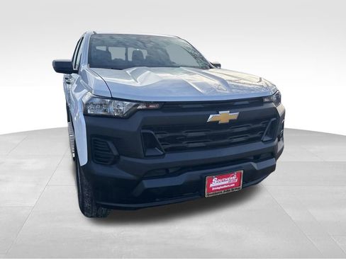 Certified 2024 Chevrolet Colorado W/T image 11