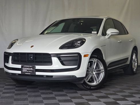 Certified 2024 Porsche Macan AWD/4WD image 1