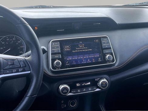 Used 2018 Nissan Kicks SR image 11