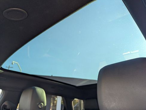 Used 2022 Land Rover Range Rover Evoque R-Dynamic S image 17