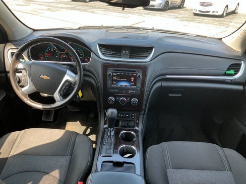 Used 2017 Chevrolet Traverse LT w/ Style and Technology Package AWD/4WD image 18