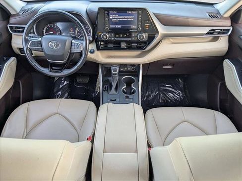 Used 2020 Toyota Highlander XLE image 15