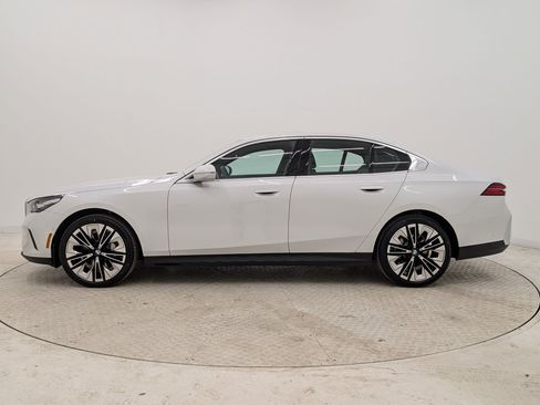 New 2026 BMW 530i RWD image 2