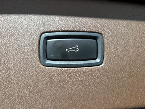 Certified 2022 Porsche Cayenne Turbo AWD/4WD image 25