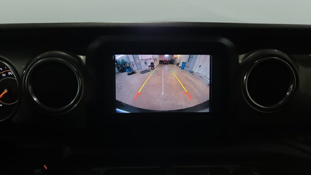 Used 2018 Jeep Wrangler Unlimited Sahara w/ Safetytec Group AWD/4WD image 14