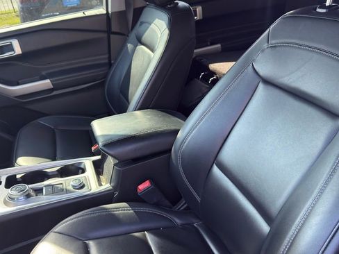 Used 2023 Ford Explorer XLT w/ Equipment Group 202A AWD/4WD image 11
