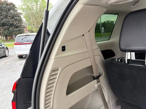 Used 2024 Chrysler Pacifica Touring-L FWD image 38