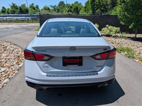 Used 2023 Nissan Altima 2.0 SR FWD image 4