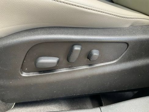 Used 2019 Cadillac XT4 Luxury w/ Cold Weather Package FWD image 6