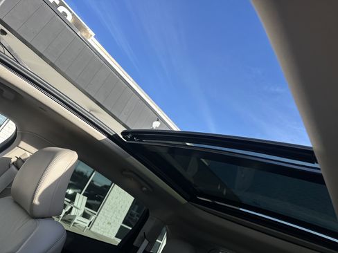 Used 2023 Lincoln Nautilus Reserve w/ Equipment Group 202A image 11