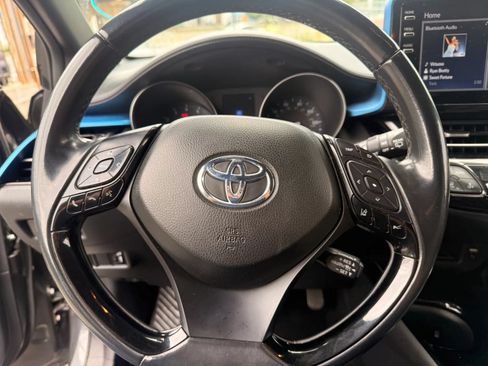 Used 2019 Toyota C-HR XLE FWD image 13