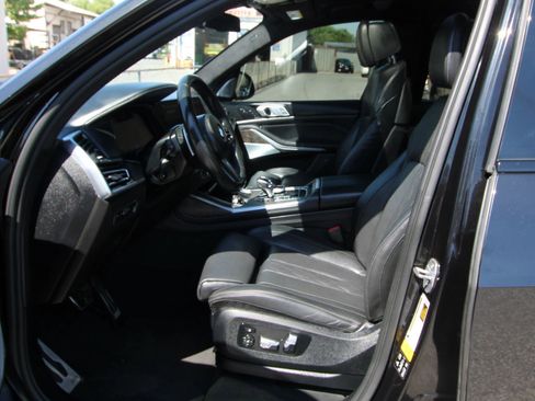 Used 2019 BMW X7 xDrive50i w/ M Sport Package AWD/4WD image 9