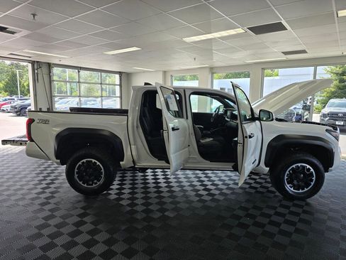Used 2024 Toyota Tacoma TRD Off-Road AWD/4WD image 16