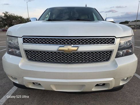 Used 2010 Chevrolet Suburban LTZ image 2