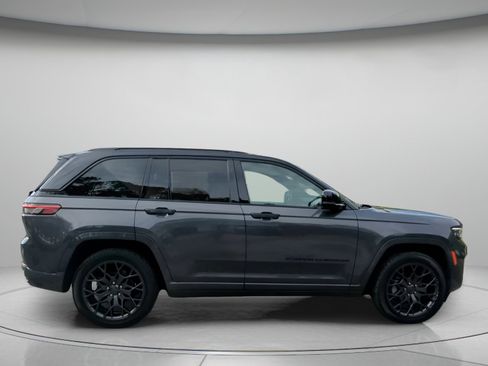 Used 2025 Jeep Grand Cherokee Summit w/ Obsidian Package AWD/4WD image 32