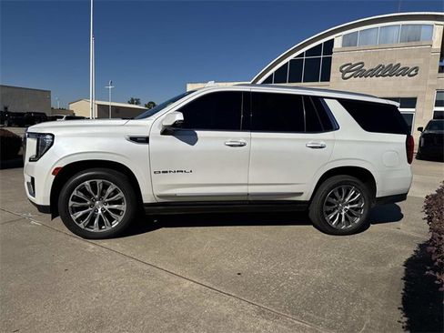 Used 2021 GMC Yukon Denali w/ Denali Premium Package image 8