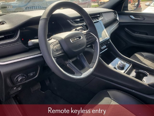 Used 2024 Jeep Grand Cherokee L Altitude AWD/4WD image 18